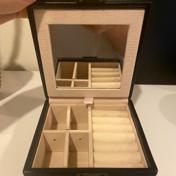 Hard Jewelry Box, Black excellent condition